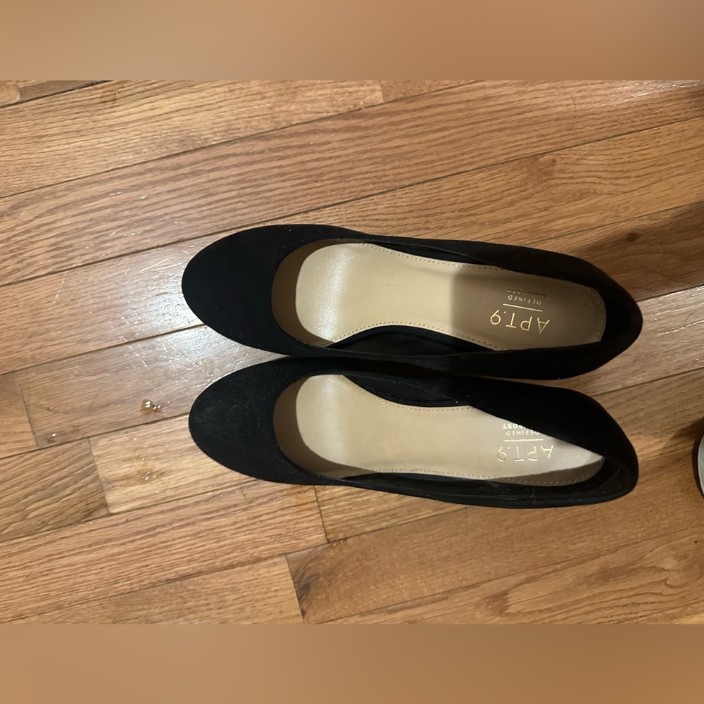 Black wedges
